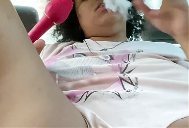 Ebony squirts in her backseat!: Numbah1Monstah